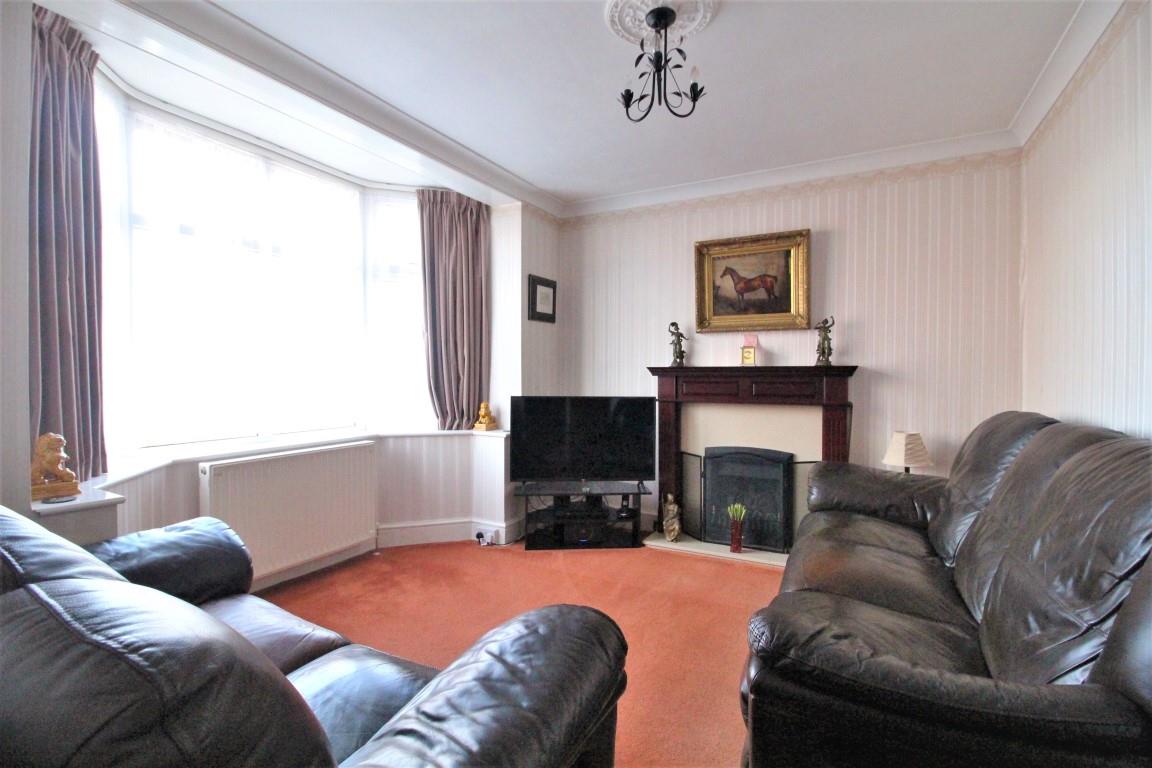 3 bed property in Waverley Road, Reading